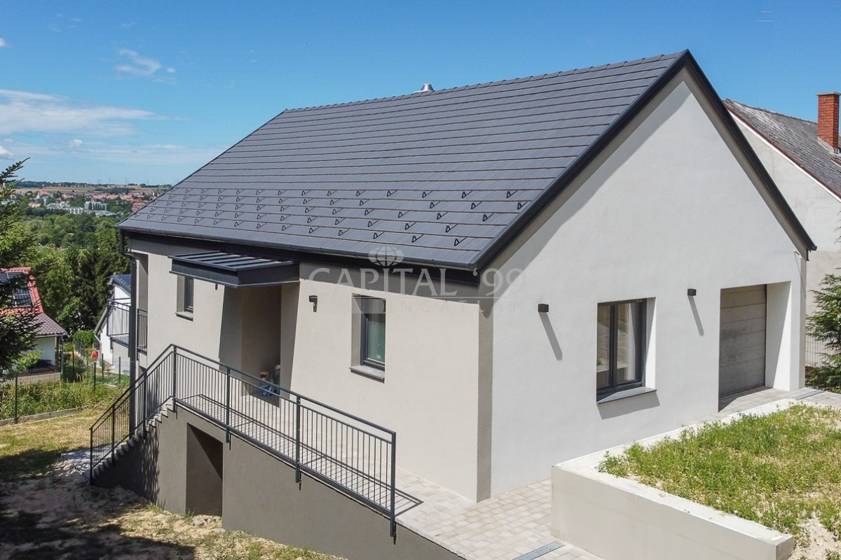 Family House - 3904