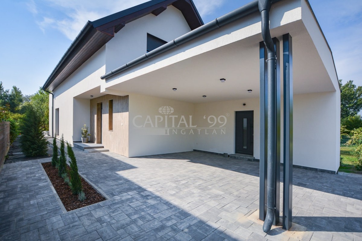 Family House - 4193