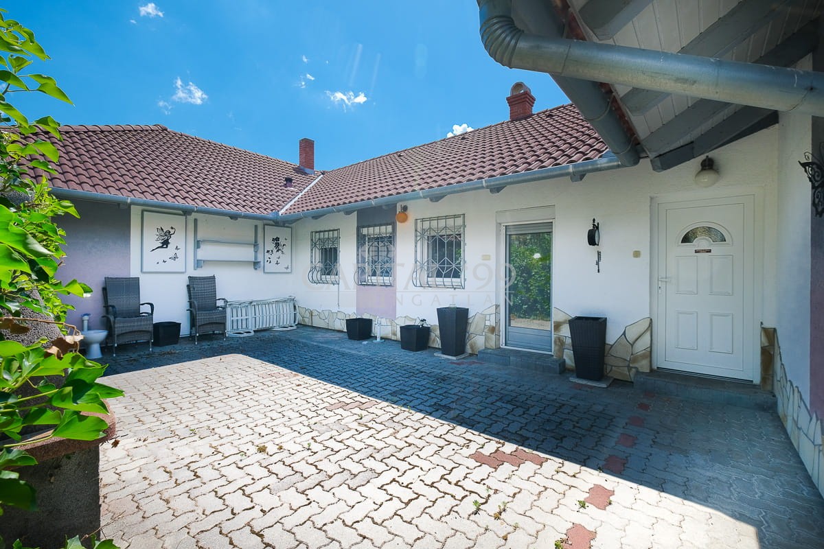 Family House - 4402