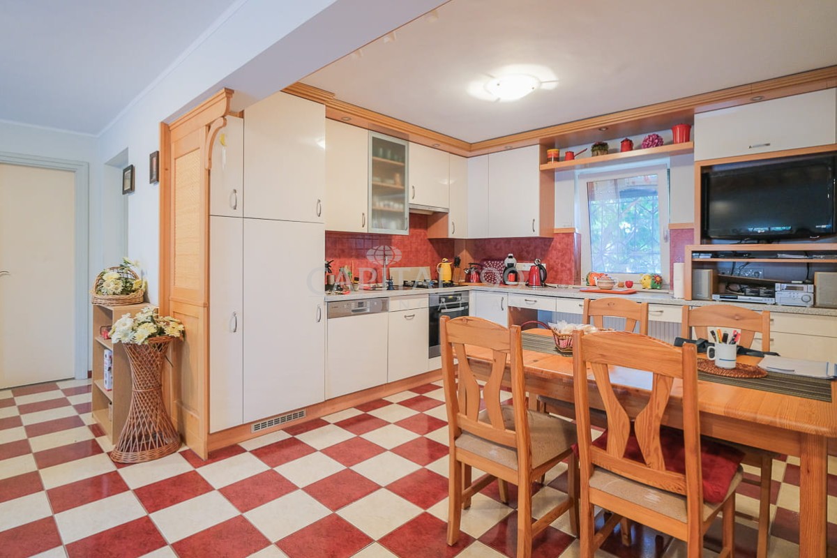 Family House - 4402